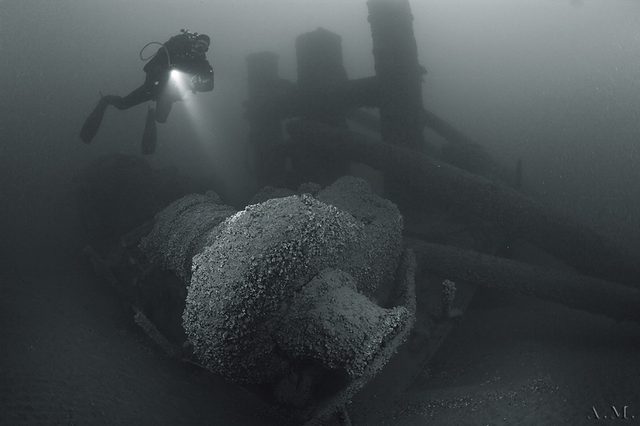 XH3N2549 BW.jpg