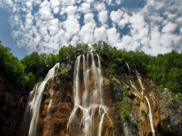 042